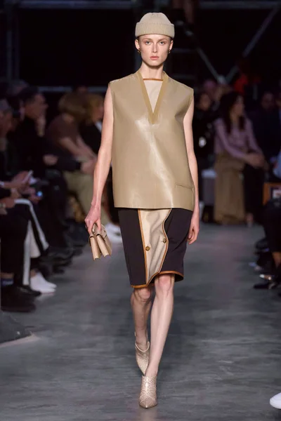 Look 48